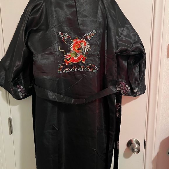 Reversible Silk Robe - Picture 7 of 9